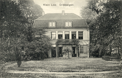 9952 Gezicht op de voorgevel van het pension Klein Loo te Driebergen.N.B. Het pension Klein Loo is in 1962 afgebroken. ...